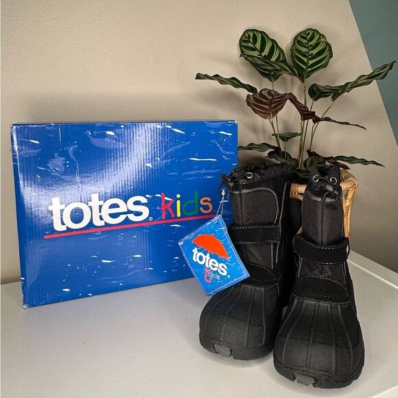 Totes Kids Black Waterproof Insulated Winter Snow Boots Warm Durable NWB Size 11 - Picture 1 of 13